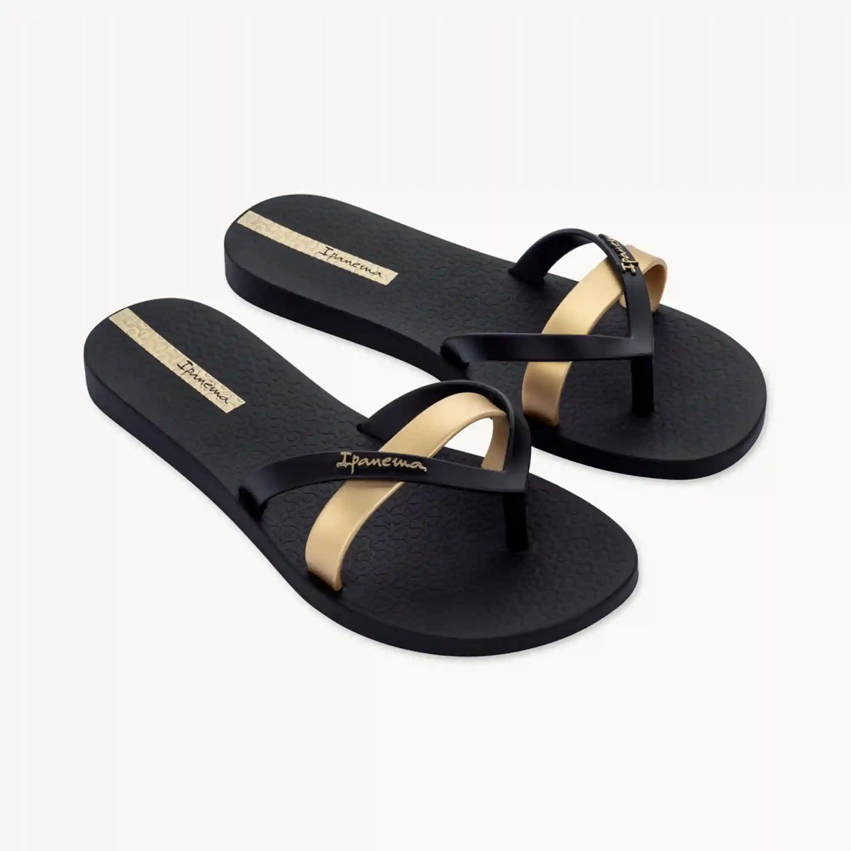 Ipanema Contrast Strap Flip Flops