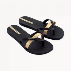 Ipanema Contrast Strap Flip Flops