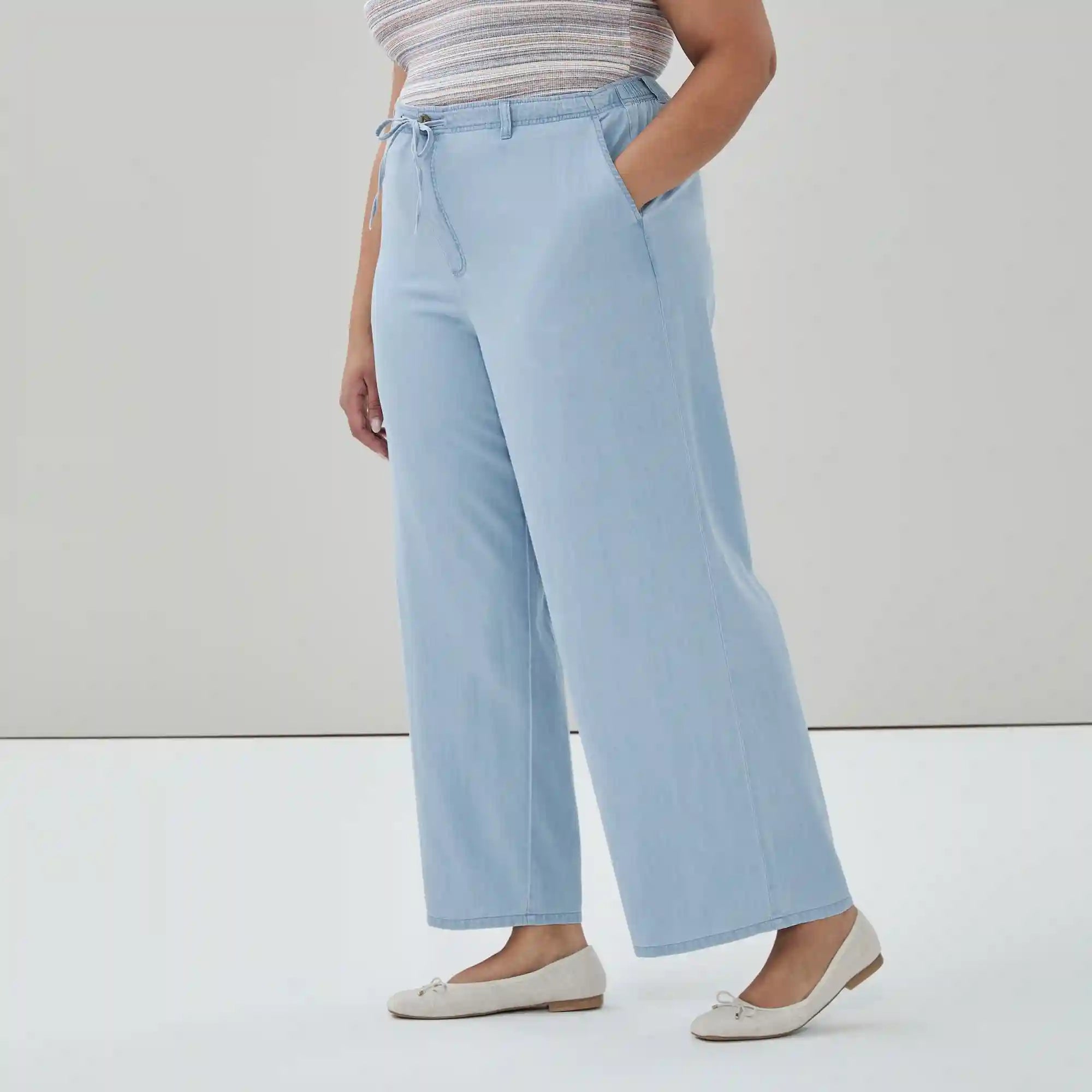 Women+ Light Wash Pull-On Pant