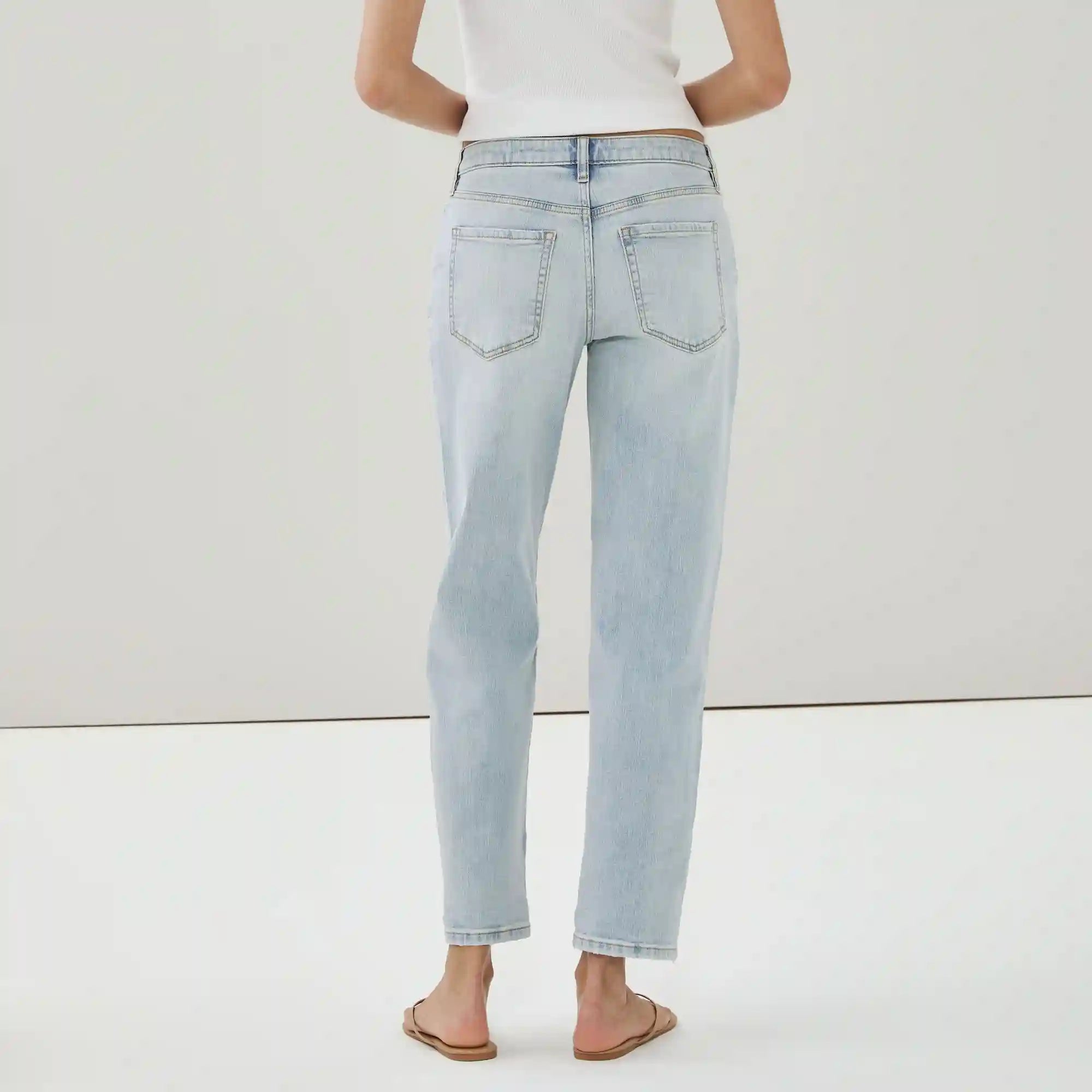 Relaxed Light Wash Jean