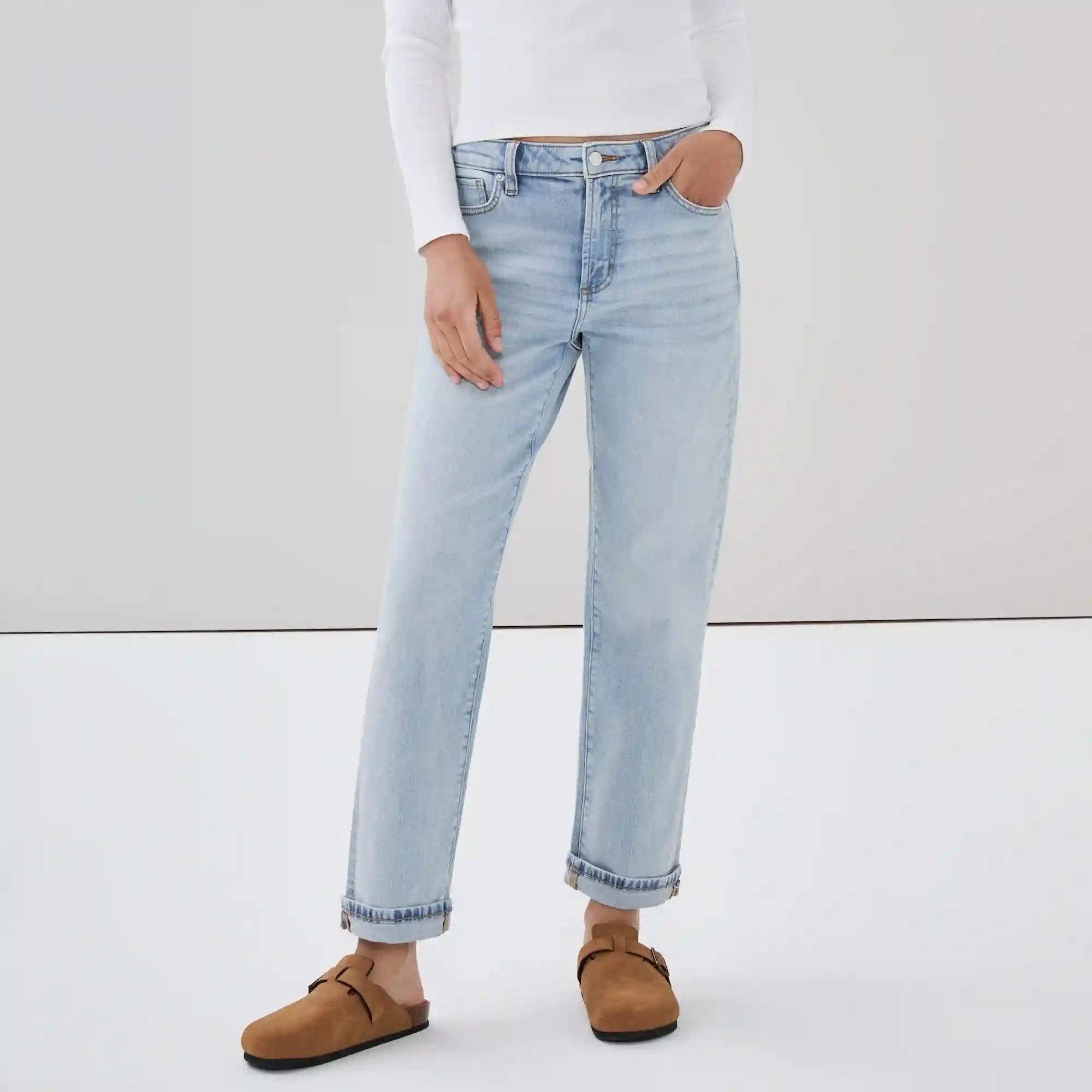 Mid Rise Relaxed Fit Jean