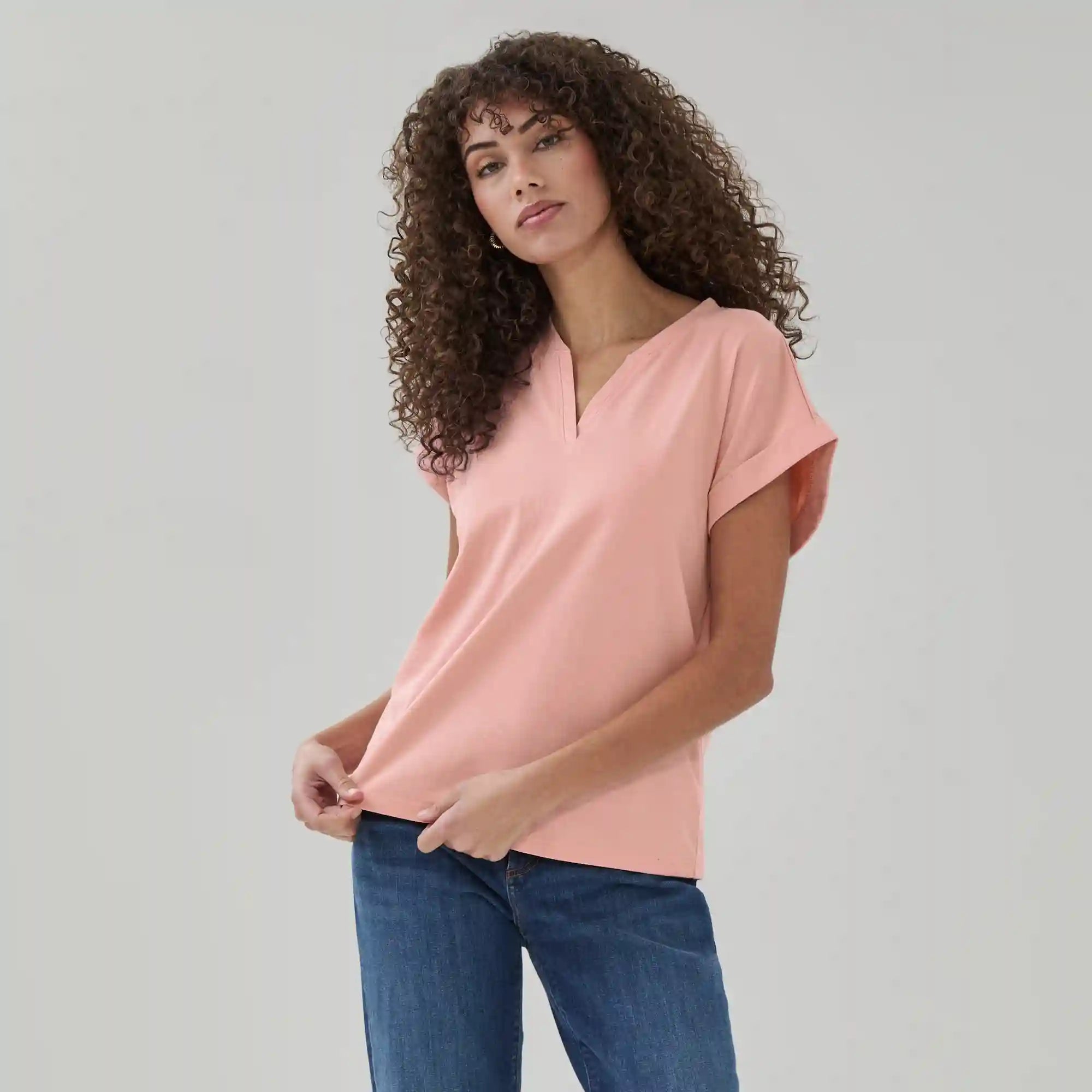 Novelti Classics Split Neck T-Shirt