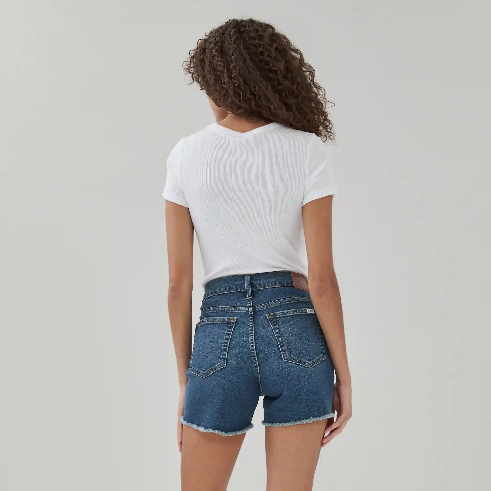 Levi Strauss Signature Goldâ¢ Mid Rise Short