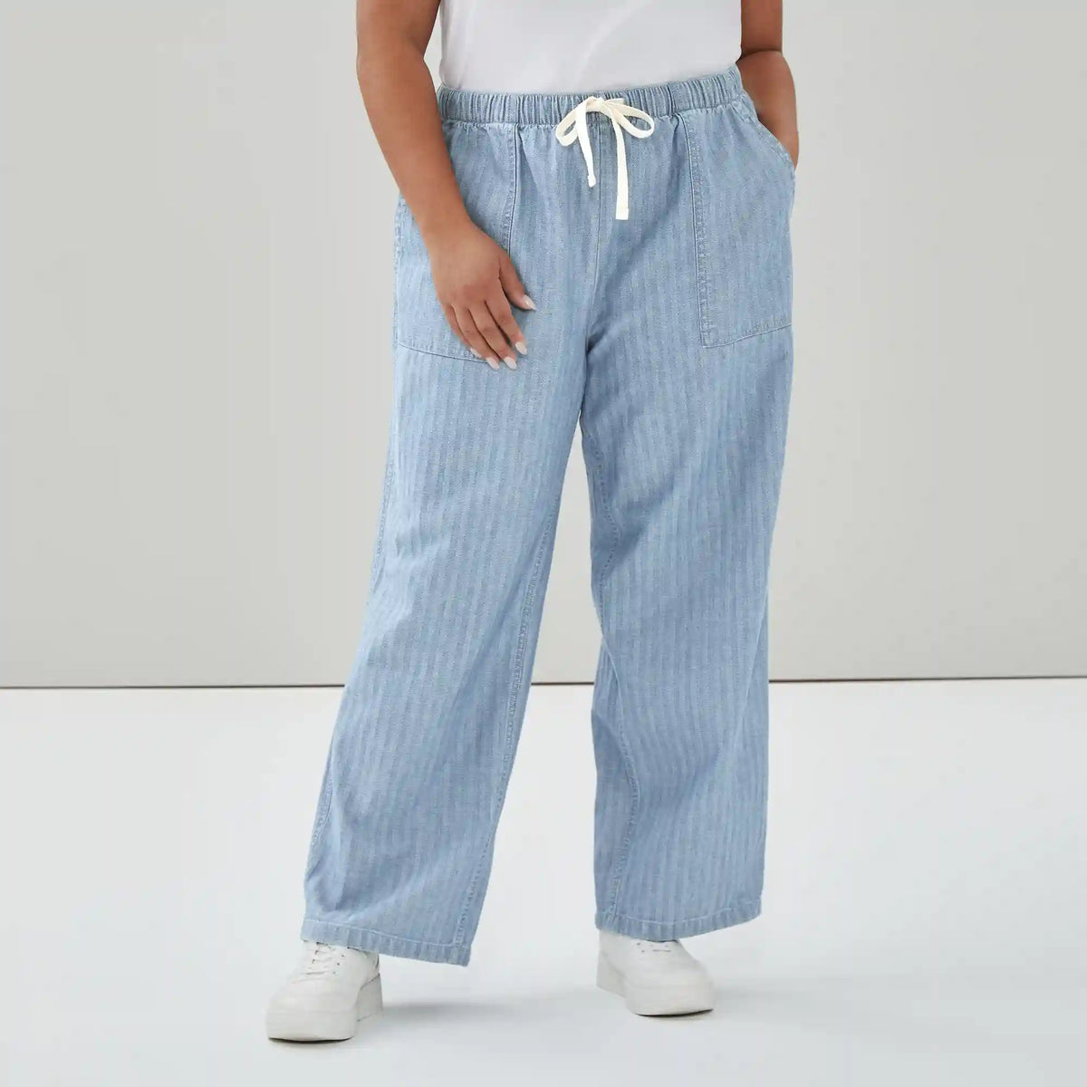 Women+ Light Wash Pull-On Utility Pant