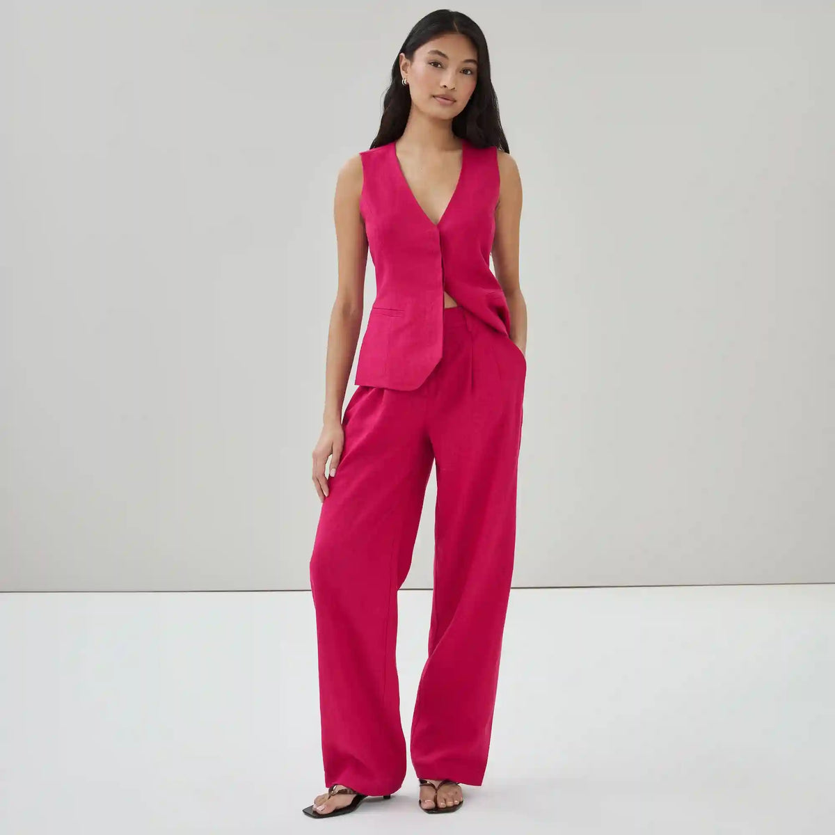 Linen Blend Pleated Trouser