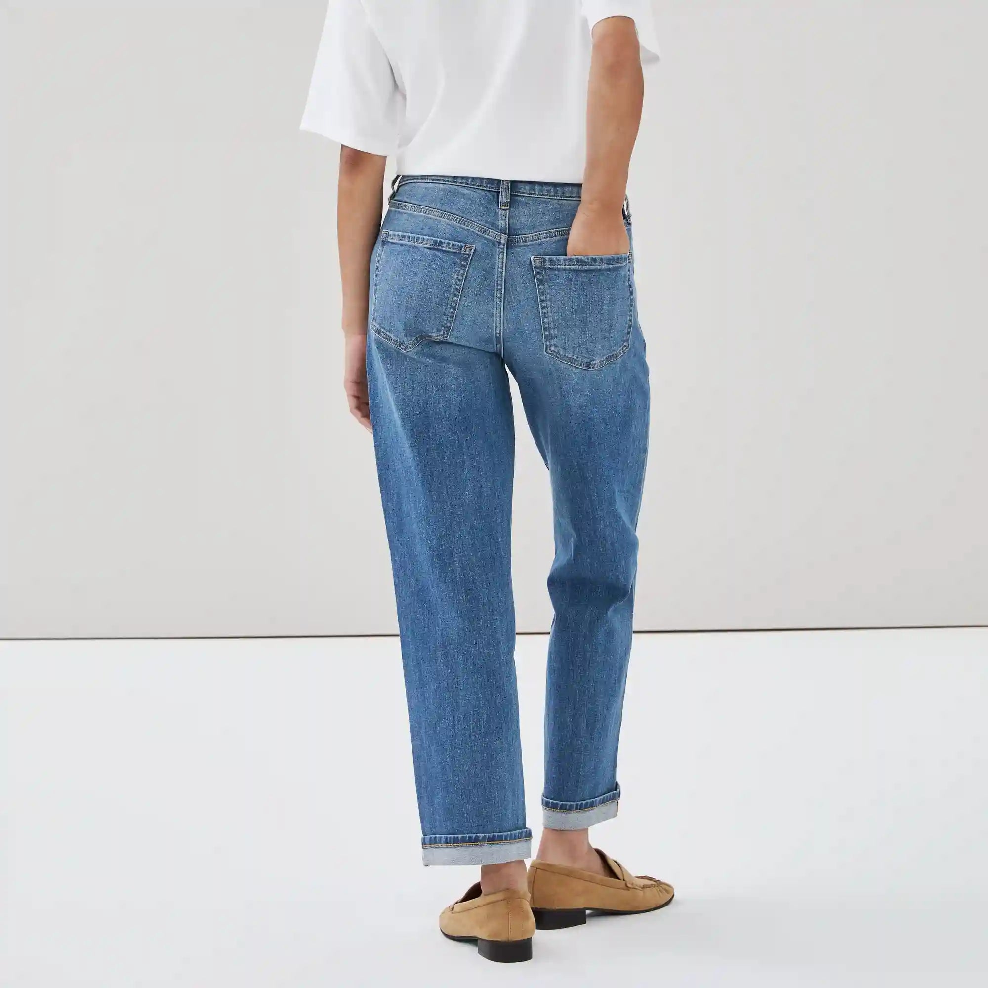 Mid Rise Relaxed Fit Jean