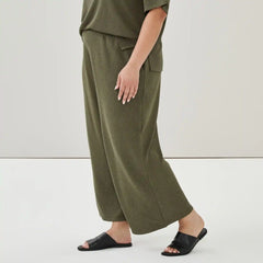 Women+ Cropped Pull-On Pant