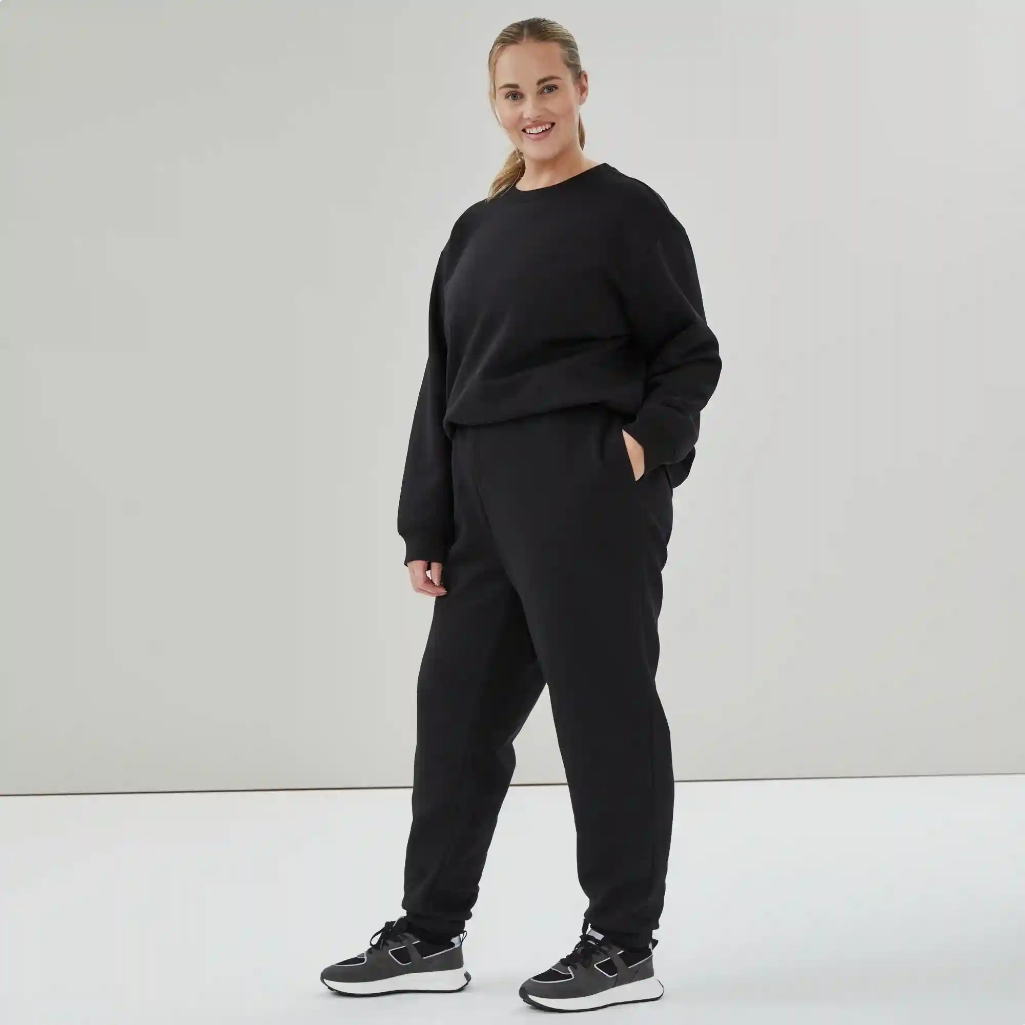 Women+ CozyFleece Relaxed Sweatpants