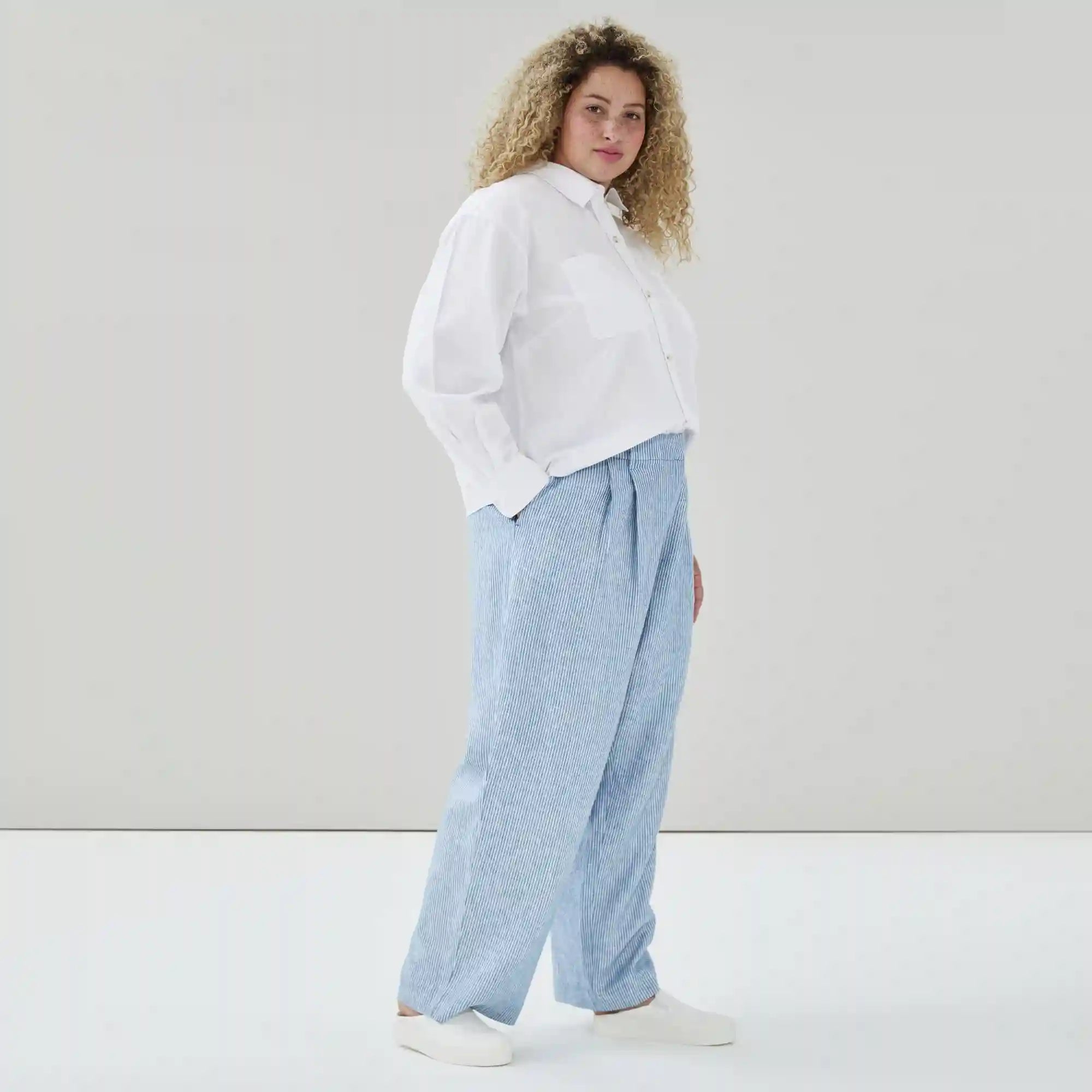Women+ Linen Blend Pleated Trouser