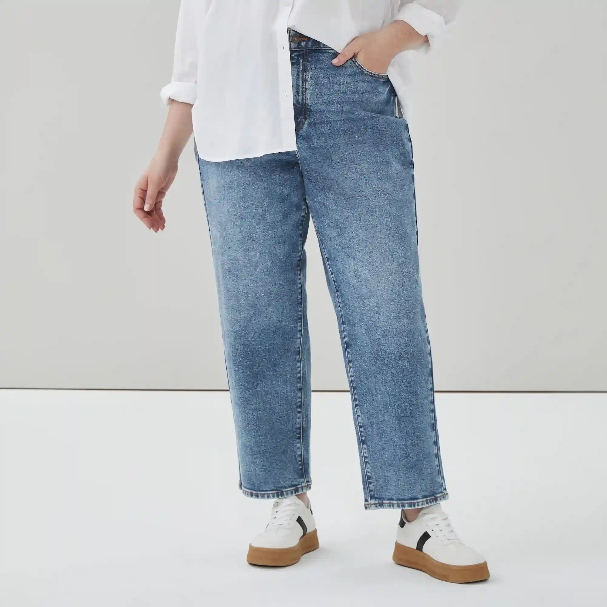 Women+ Medium Wash Straight Fit Jean