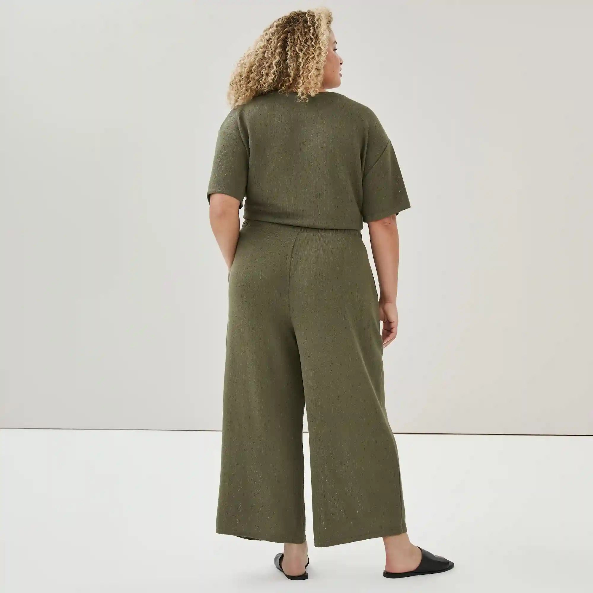 Women+ Cropped Pull-On Pant