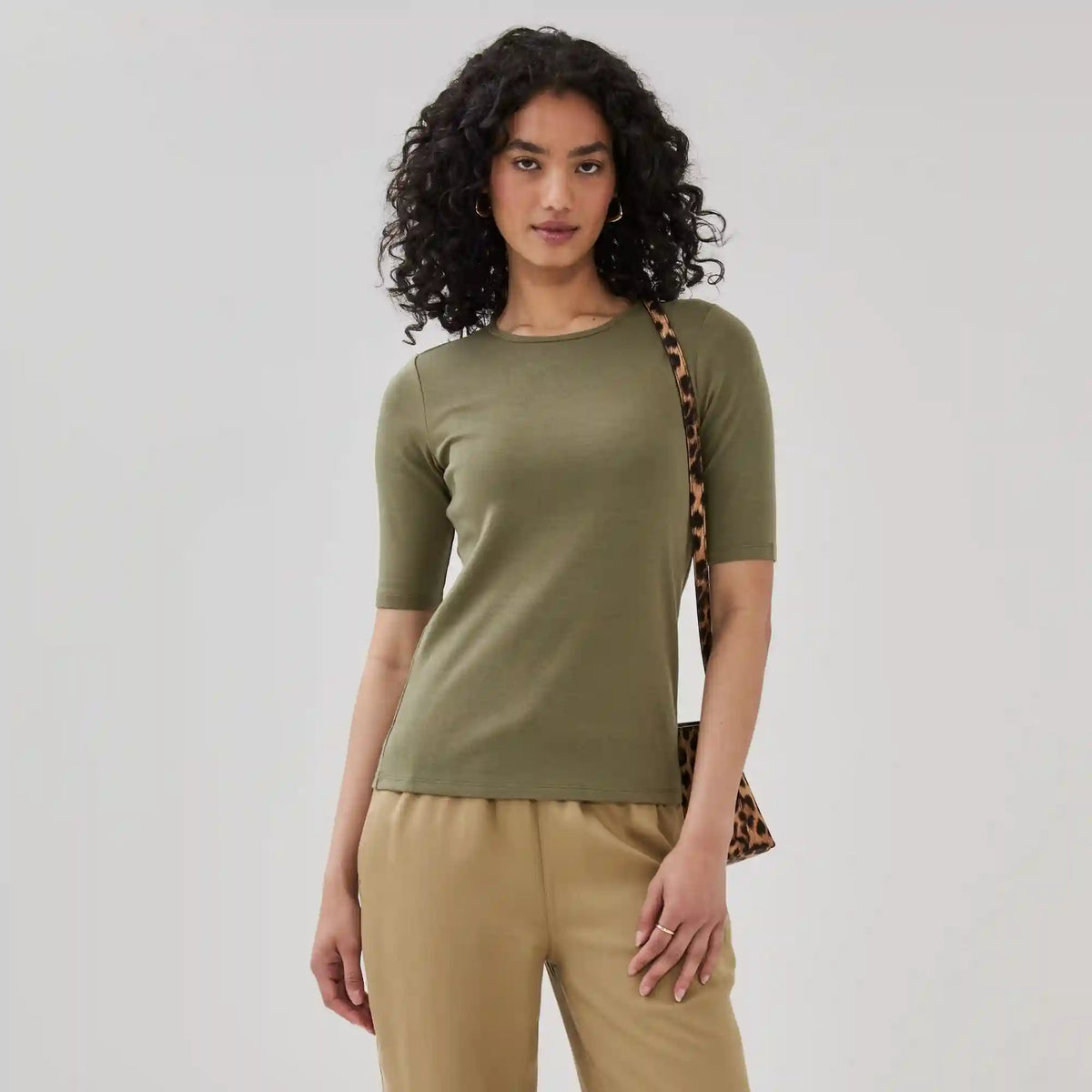 Ribbed Quarter Sleeve T-Shirt